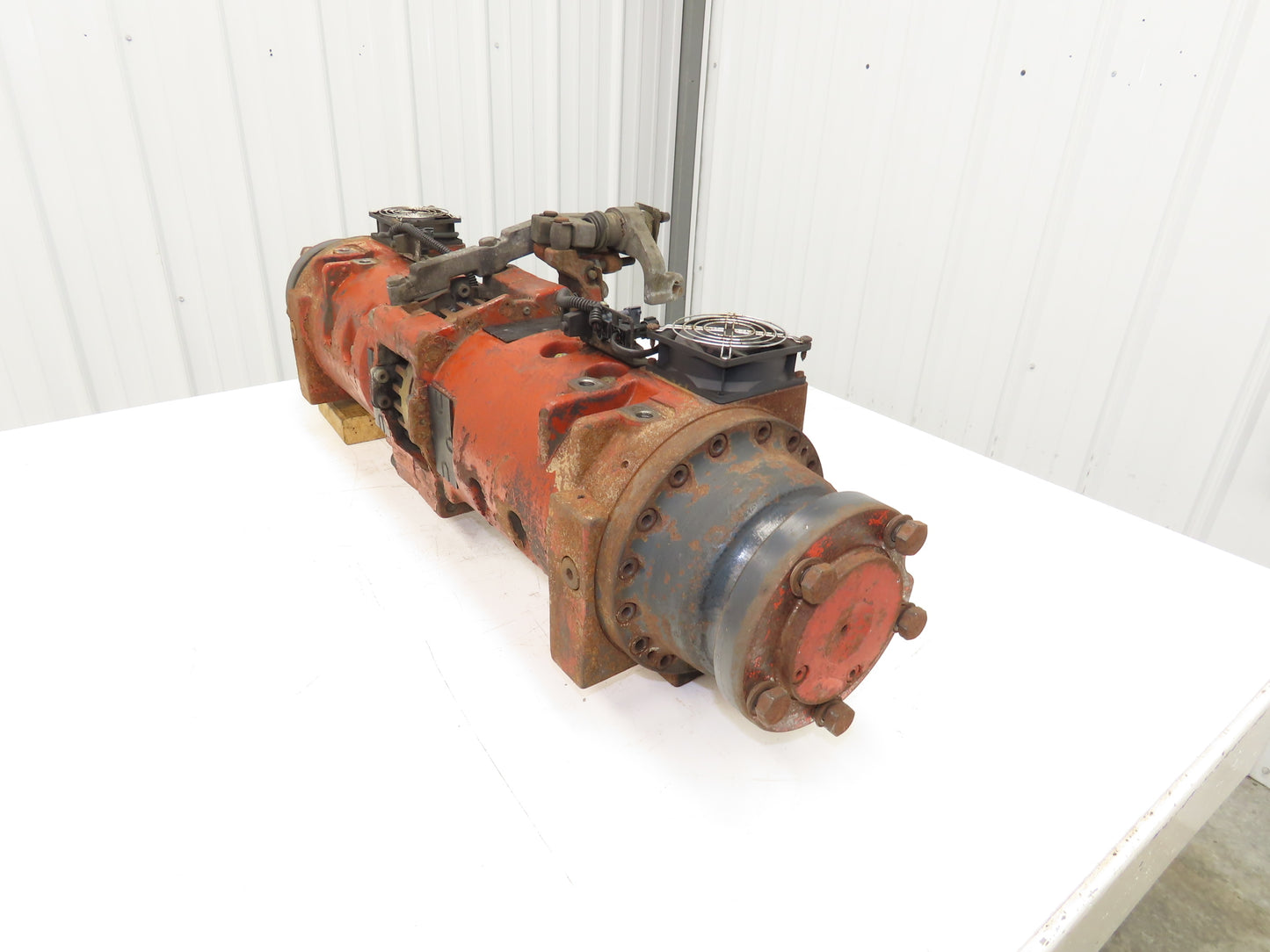 Linde AE18-03 Forklift Dual-Wheel & Motor Front Axle Assembly Off E18C-02