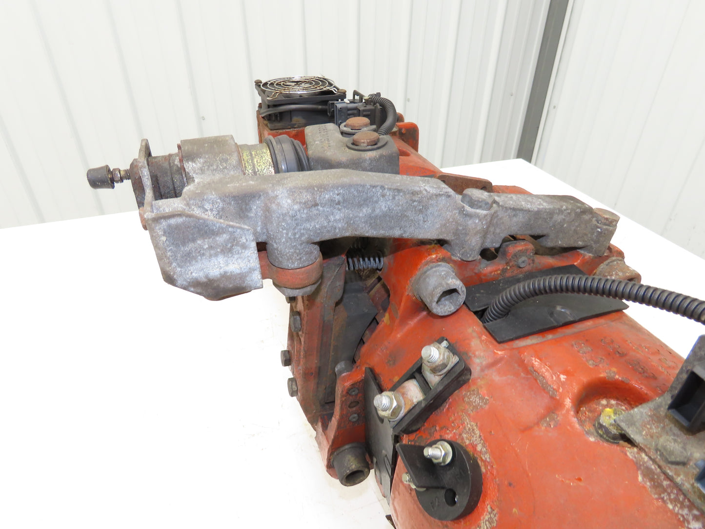 Linde AE18-03 Forklift Dual-Wheel & Motor Front Axle Assembly Off E18C-02