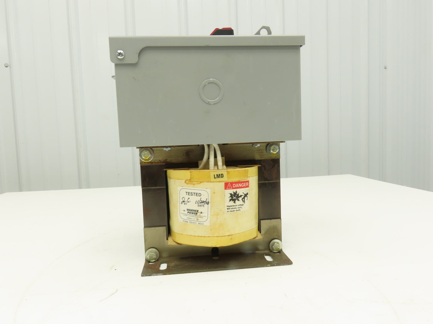 Daykin Stepdown Power Transformer 3kVA 1Ph HV 480V LV 120V with Receptacle