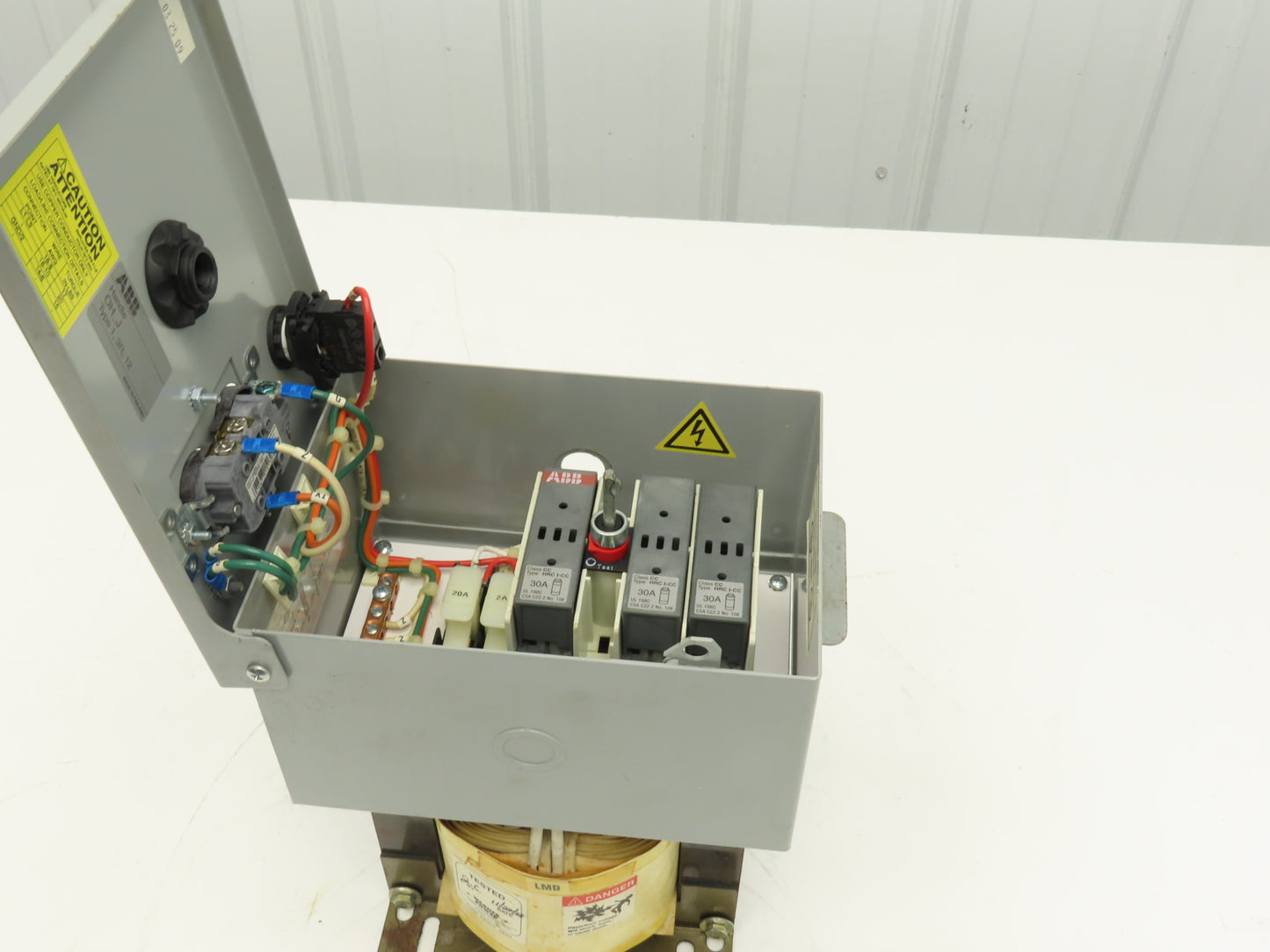 Daykin Stepdown Power Transformer 3kVA 1Ph HV 480V LV 120V with Receptacle