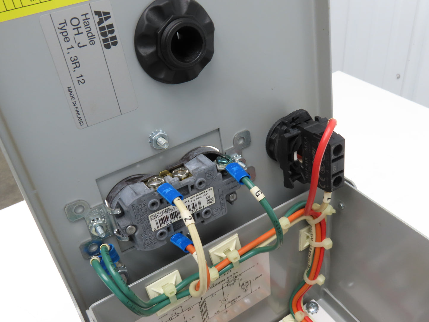 Daykin Stepdown Power Transformer 3kVA 1Ph HV 480V LV 120V with Receptacle