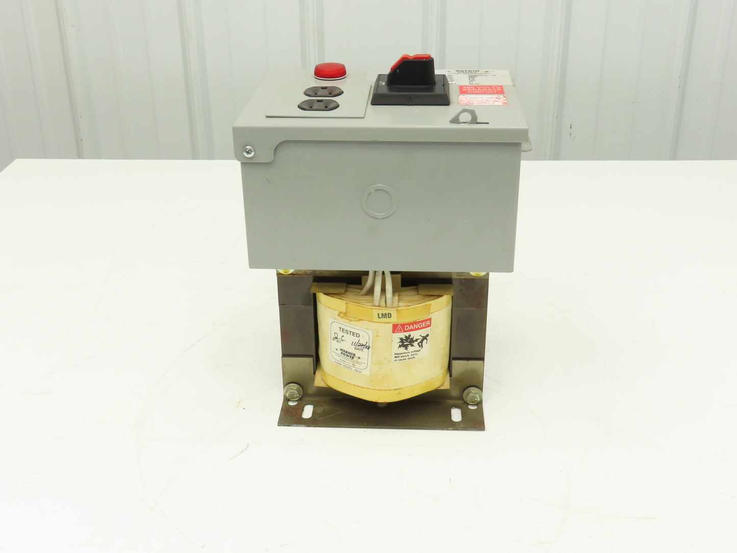 Daykin Stepdown Power Transformer 3kVA 1Ph HV 480V LV 120V with Receptacle