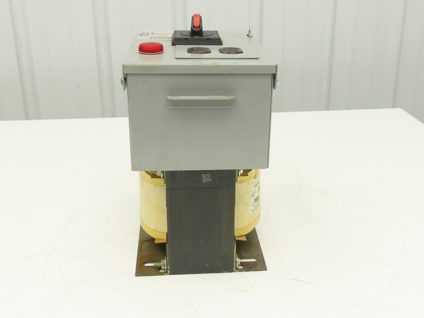 Daykin Stepdown Power Transformer 3kVA 1Ph HV 480V LV 120V with Receptacle