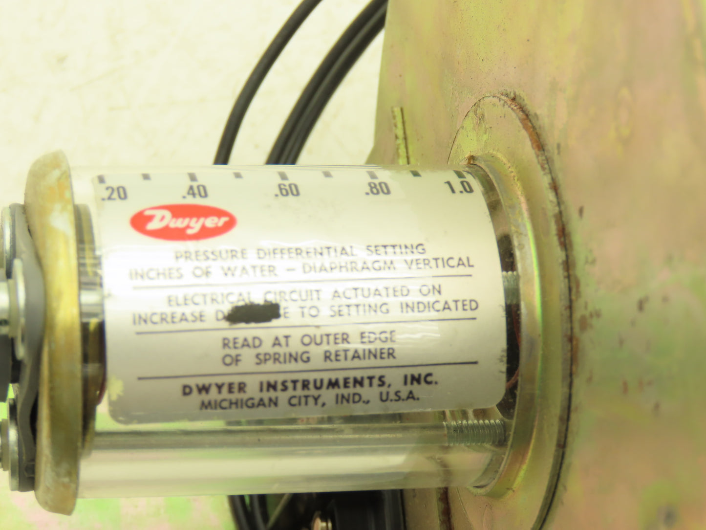 Dwyer 1638-1 Pressure Switch 0.20" to 1" WC Operating Range