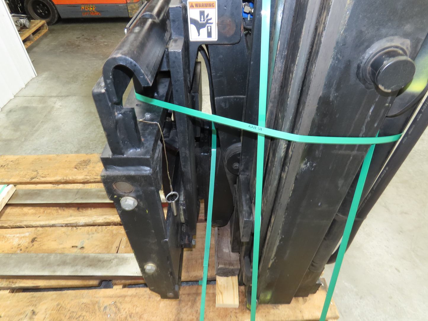 Hyster Mast & Fork Assembly 3 Stage 209" Lift 3000lb Off N30XMR2 Reach Truck