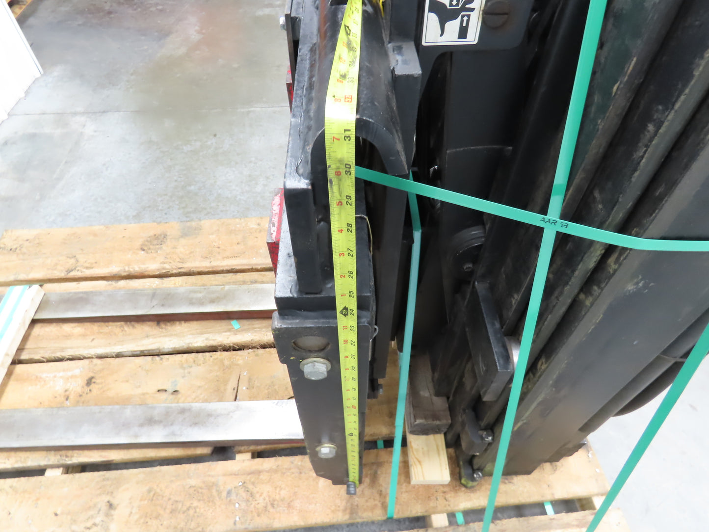 Hyster Mast & Fork Assembly 3 Stage 209" Lift 3000lb Off N30XMR2 Reach Truck