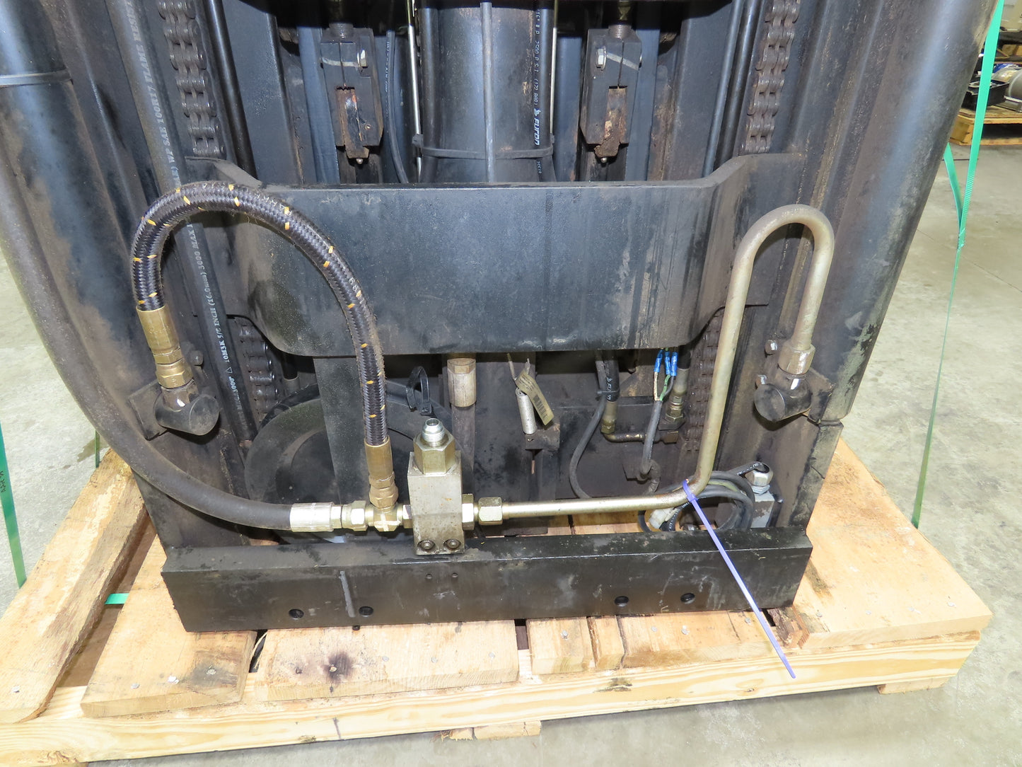 Hyster Mast & Fork Assembly 3 Stage 209" Lift 3000lb Off N30XMR2 Reach Truck