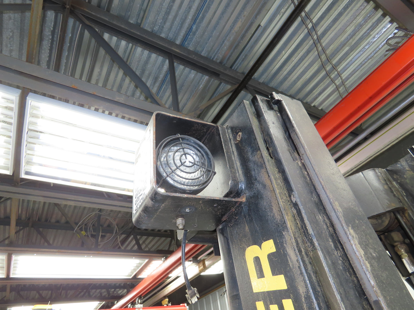 Hyster Mast & Fork Assembly 3 Stage 209" Lift 3000lb Off N30XMR2 Reach Truck