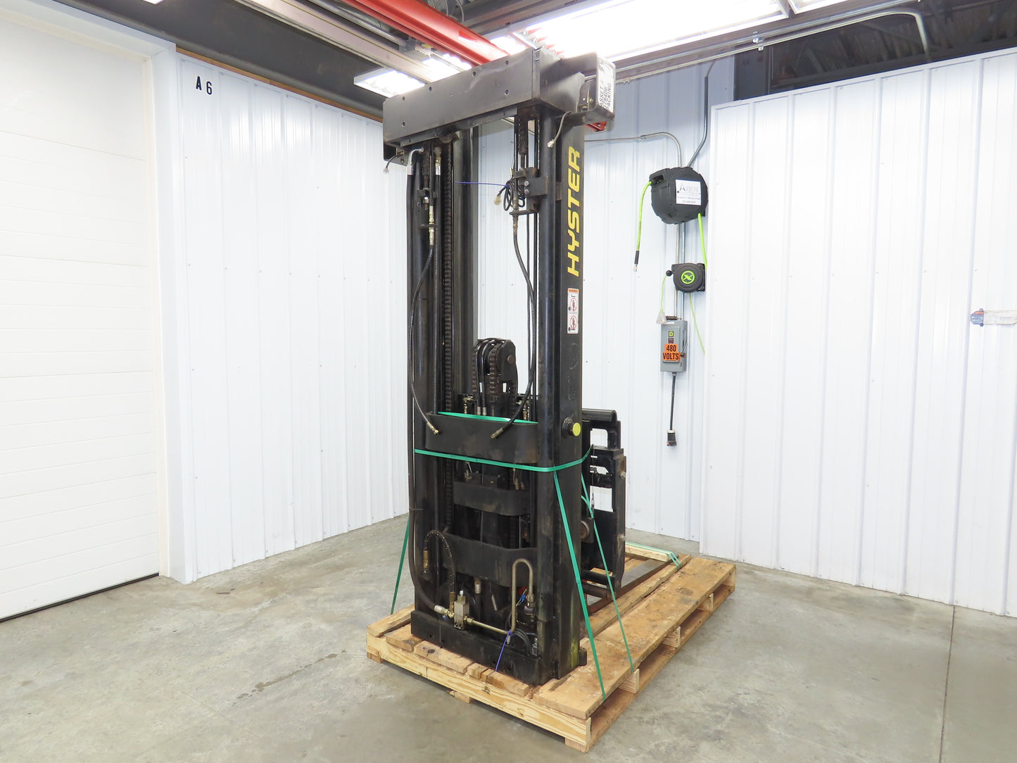 Hyster Mast & Fork Assembly 3 Stage 209" Lift 3000lb Off N30XMR2 Reach Truck