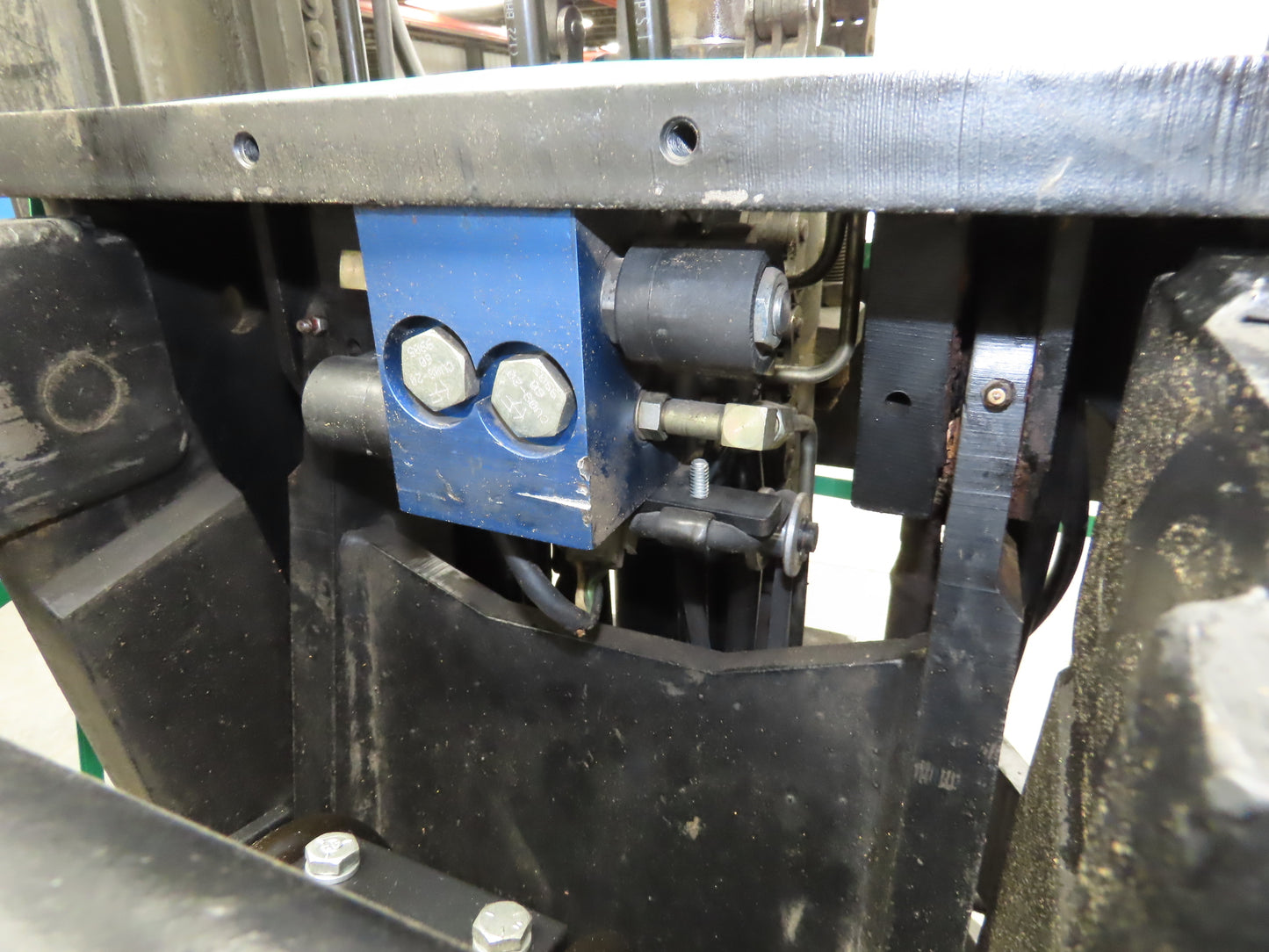 Hyster Mast & Fork Assembly 3 Stage 209" Lift 3000lb Off N30XMR2 Reach Truck