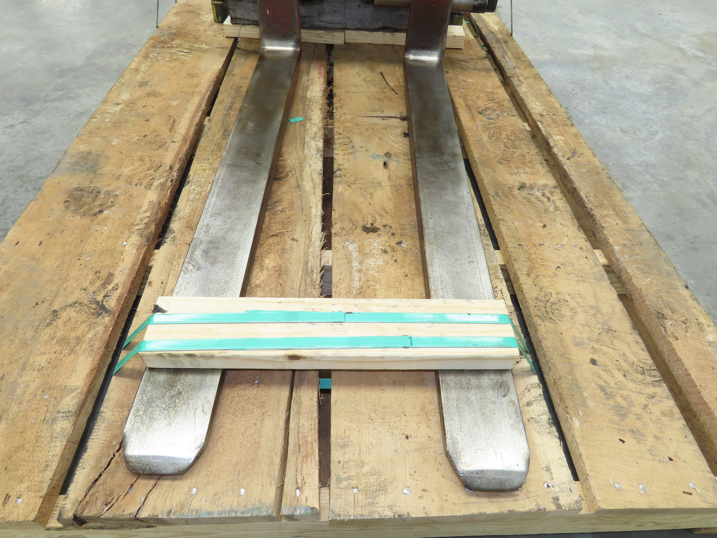 Hyster Mast & Fork Assembly 3 Stage 209" Lift 3000lb Off N30XMR2 Reach Truck