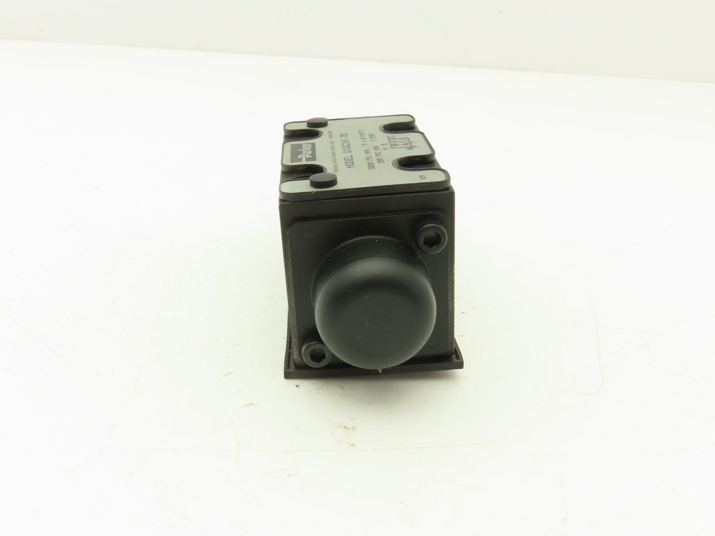 Parker D1VC1H 70 Directional Control Valve 2-Position Cam Roller 5000 PSI