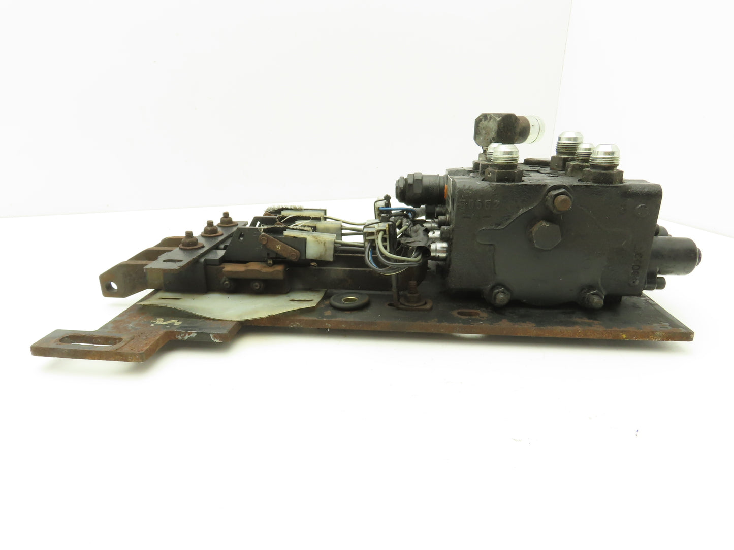 Hyster 3-Spool Hydraulic Mast Control Valve Manifold from E60Z-33 Forklift