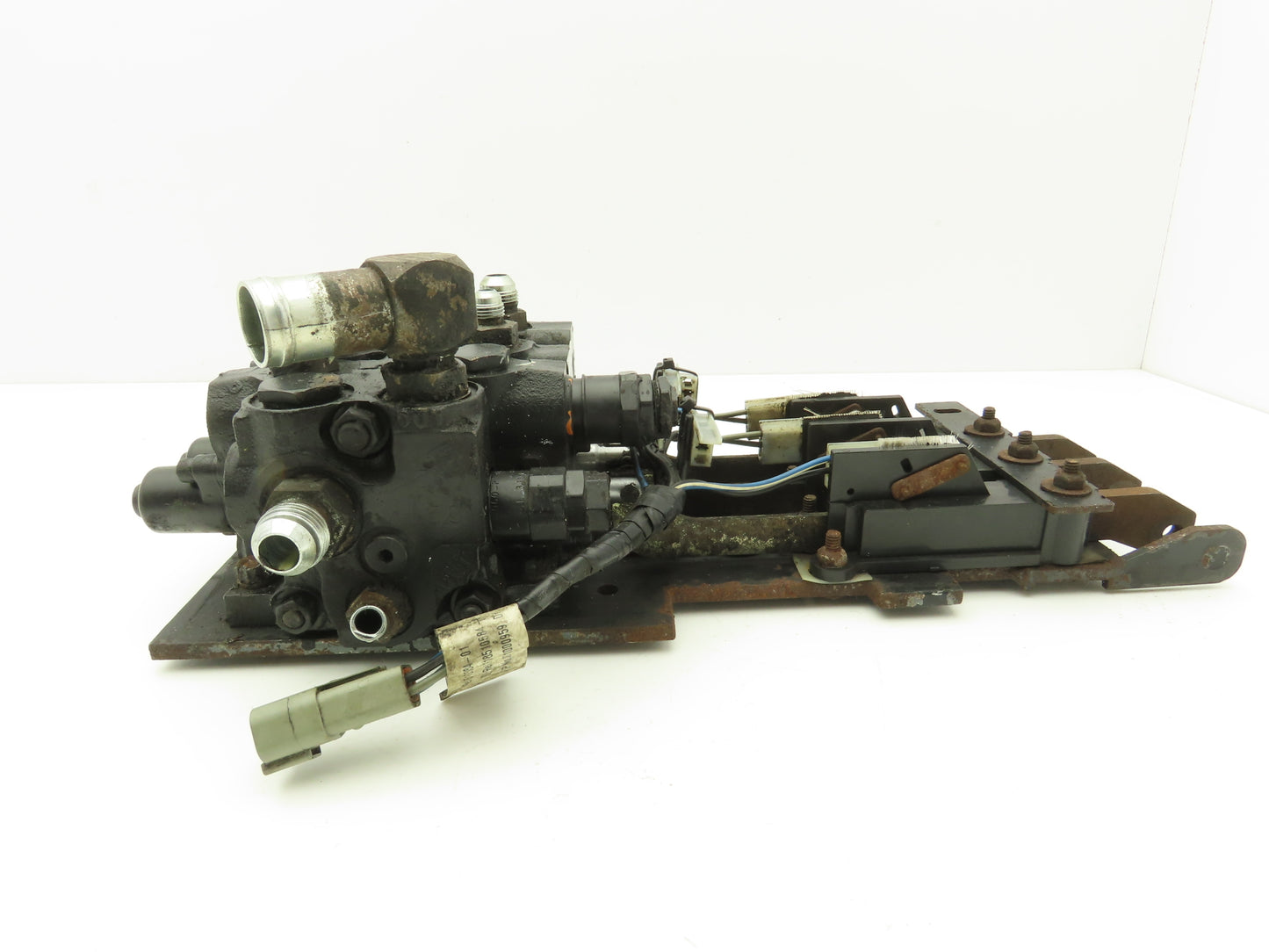 Hyster 3-Spool Hydraulic Mast Control Valve Manifold from E60Z-33 Forklift