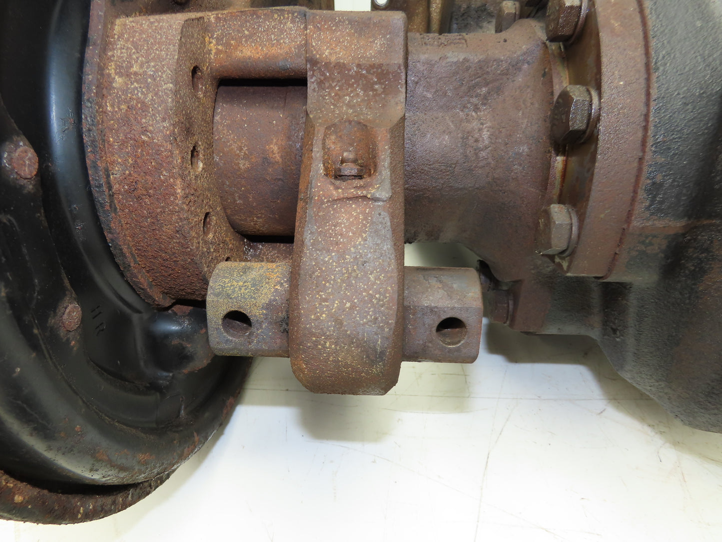 Hyster E60Z-33 Forklift Front Dual Wheel Drive Axle Assembly 6-Lug & Park Brake