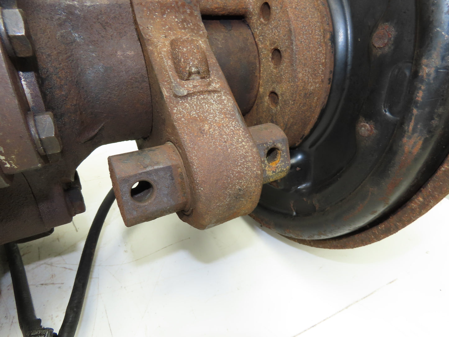 Hyster E60Z-33 Forklift Front Dual Wheel Drive Axle Assembly 6-Lug & Park Brake