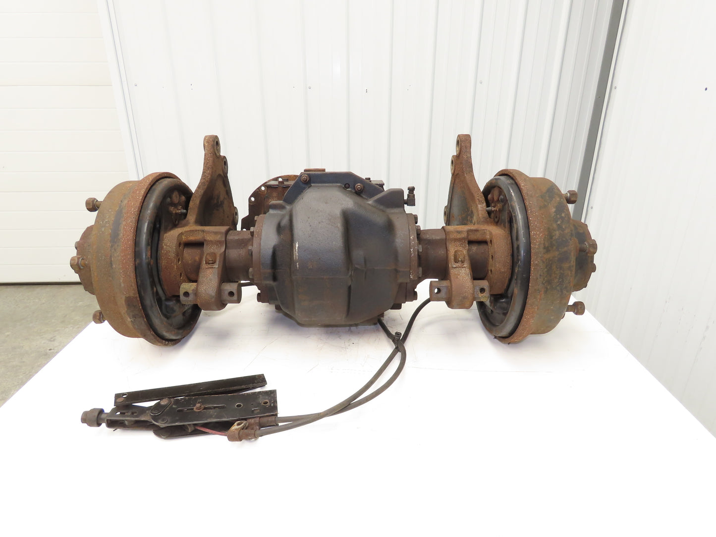 Hyster E60Z-33 Forklift Front Dual Wheel Drive Axle Assembly 6-Lug & Park Brake