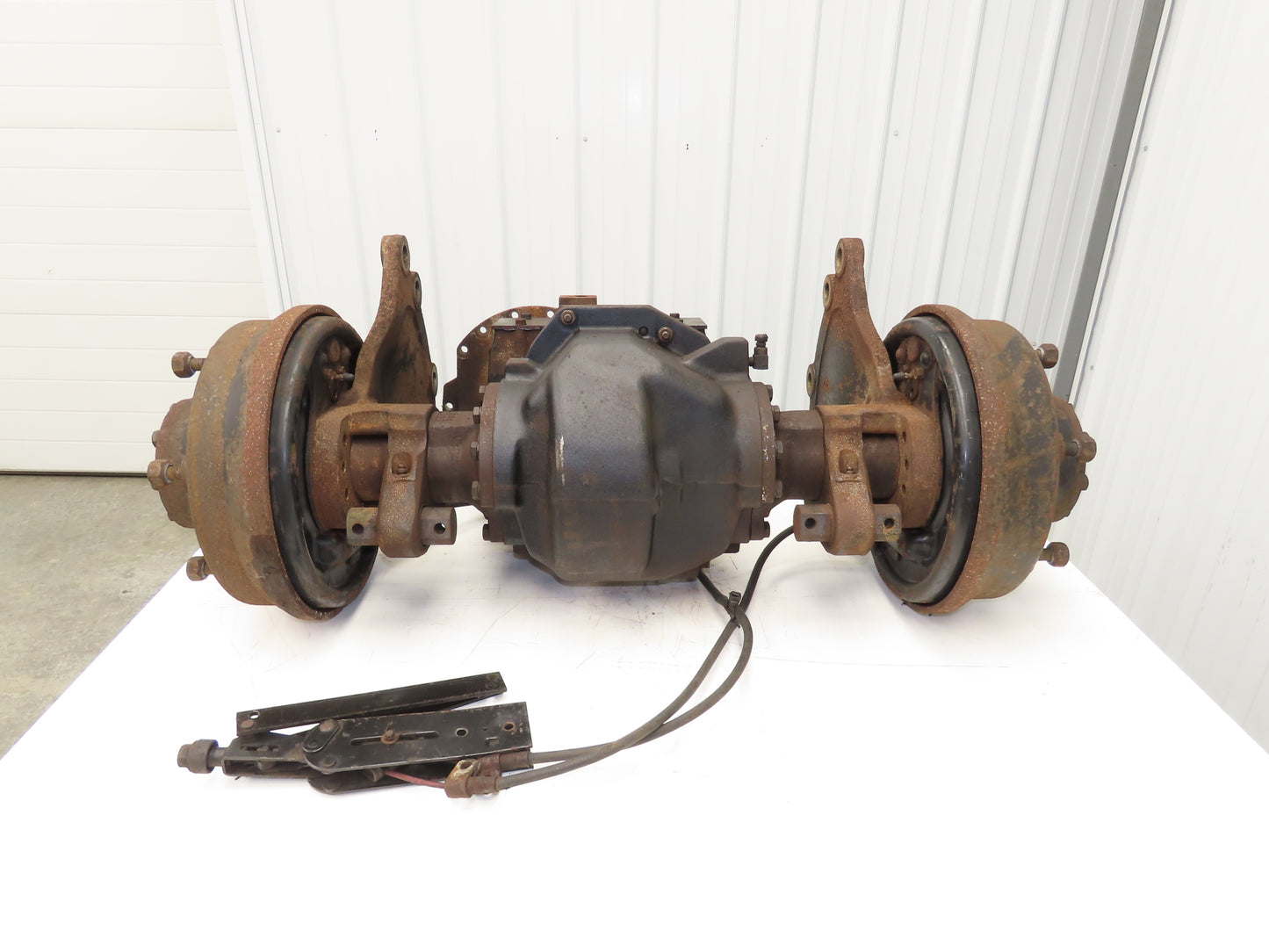 Hyster E60Z-33 Forklift Front Dual Wheel Drive Axle Assembly 6-Lug & Park Brake