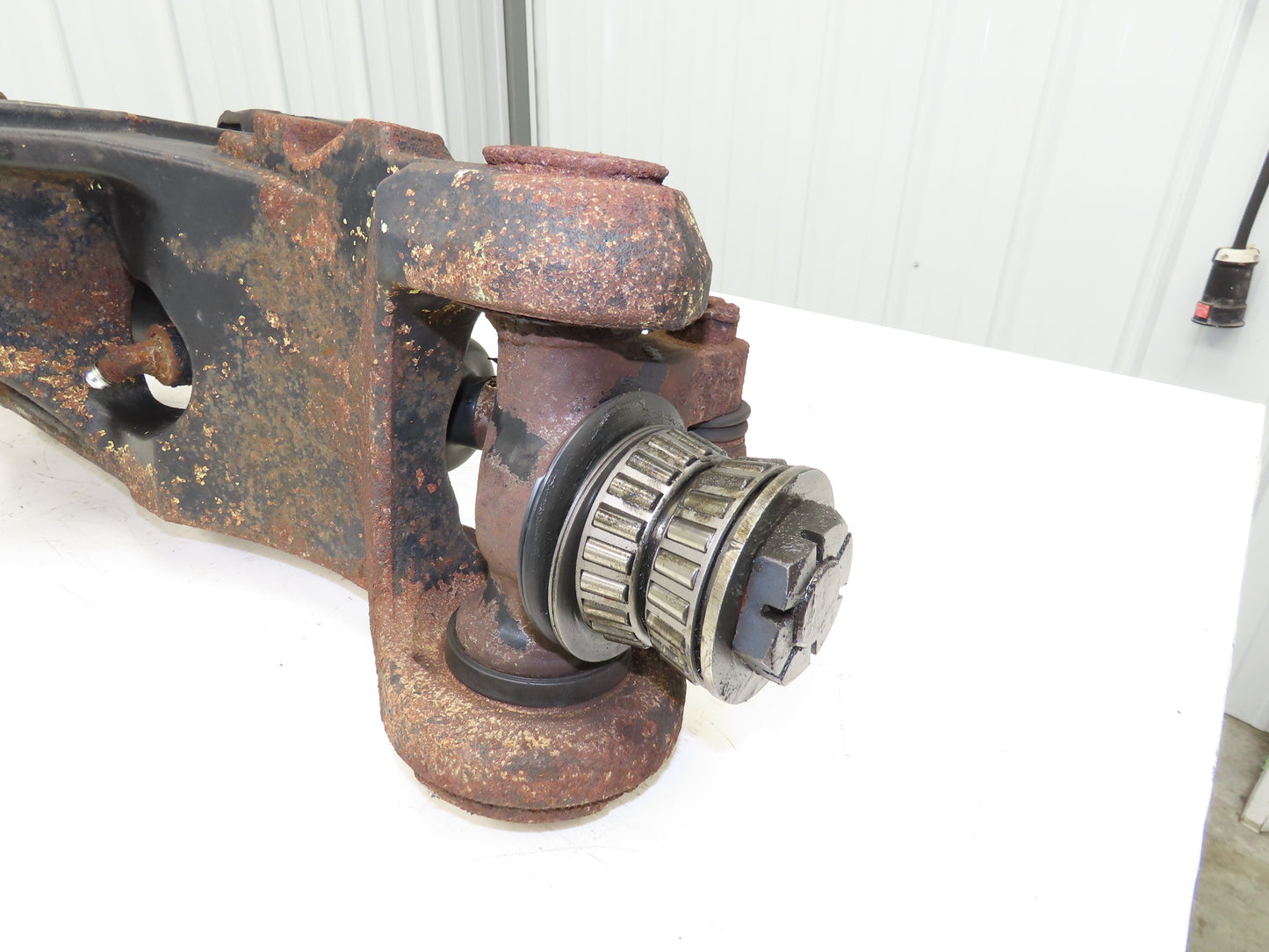 Hyster E60Z-33 Electric Forklift Rear Axle Dual Hydraulic Steering Assembly