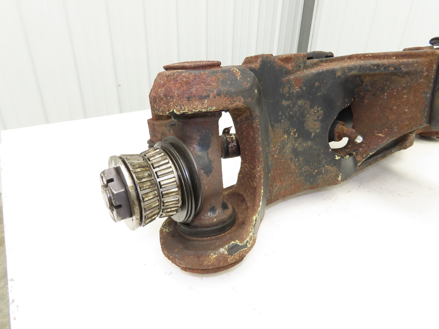 Hyster E60Z-33 Electric Forklift Rear Axle Dual Hydraulic Steering Assembly