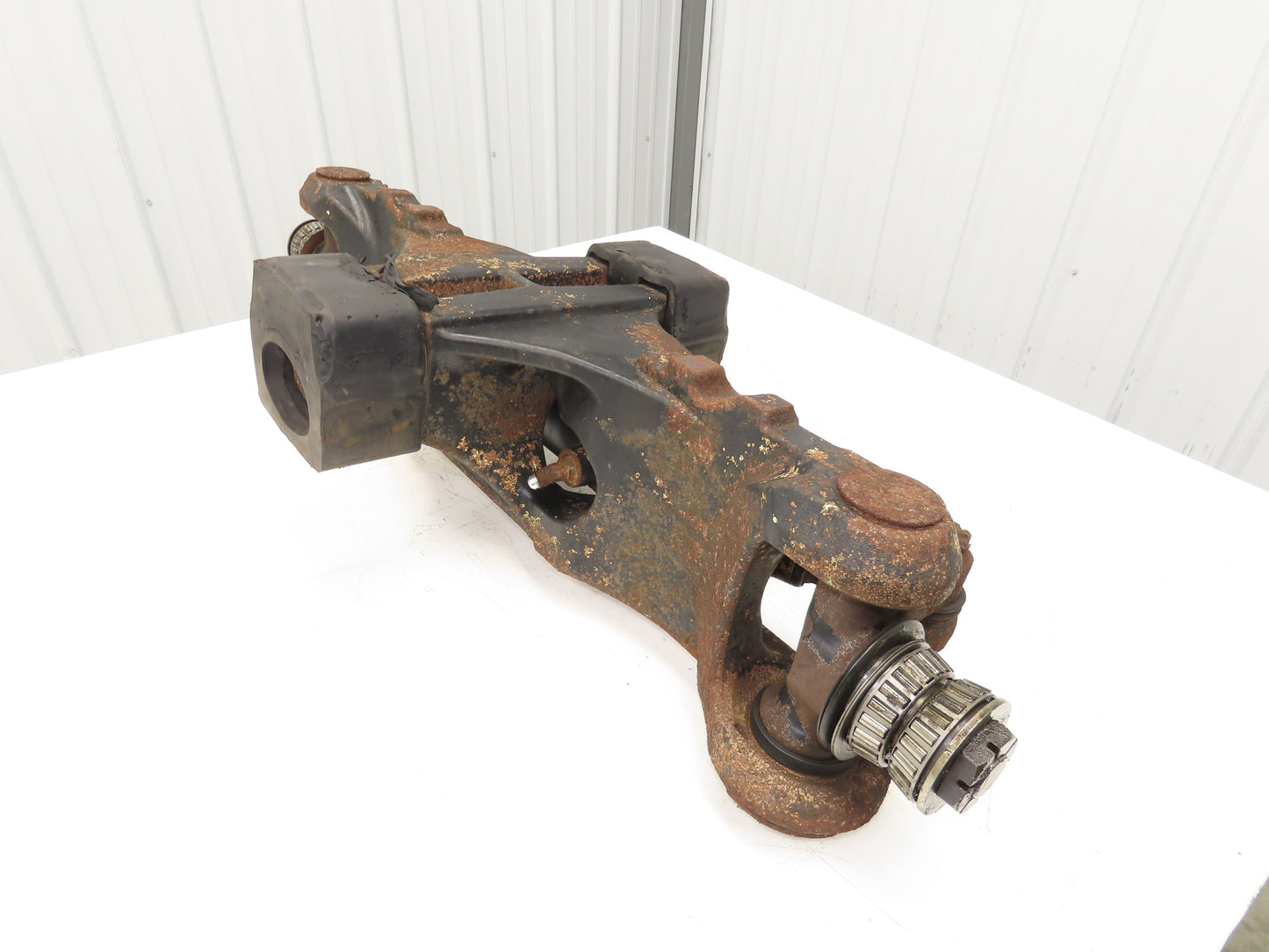 Hyster E60Z-33 Electric Forklift Rear Axle Dual Hydraulic Steering Assembly