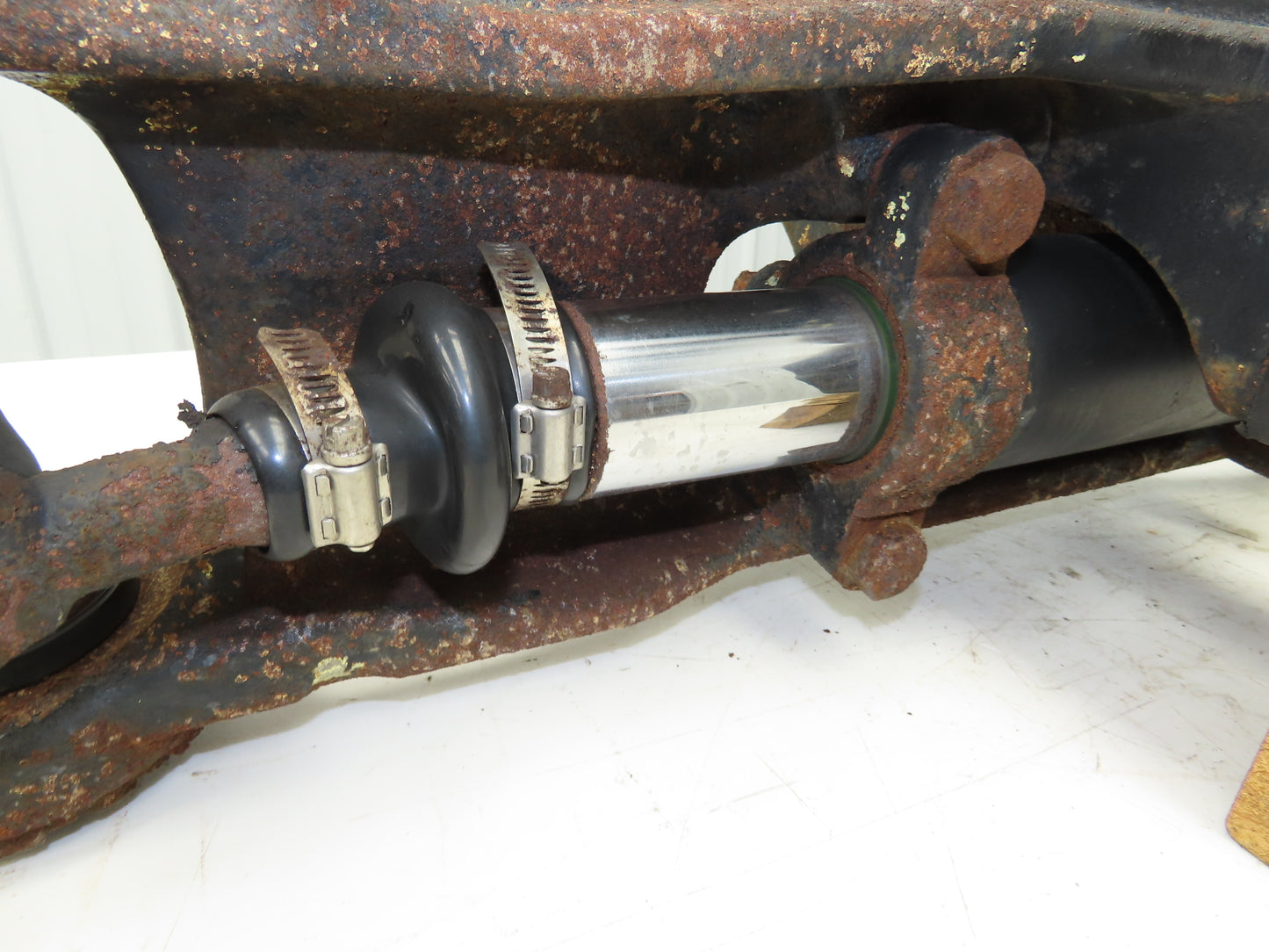 Hyster E60Z-33 Electric Forklift Rear Axle Dual Hydraulic Steering Assembly