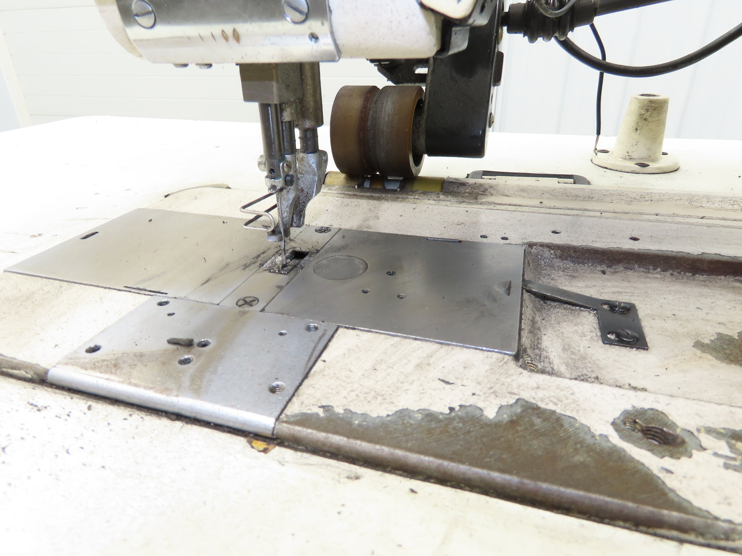 KM-1070BLX-7 Fortuna Industrial Sewing Embroidery Servo Machine 230VAC 1Ph *Read