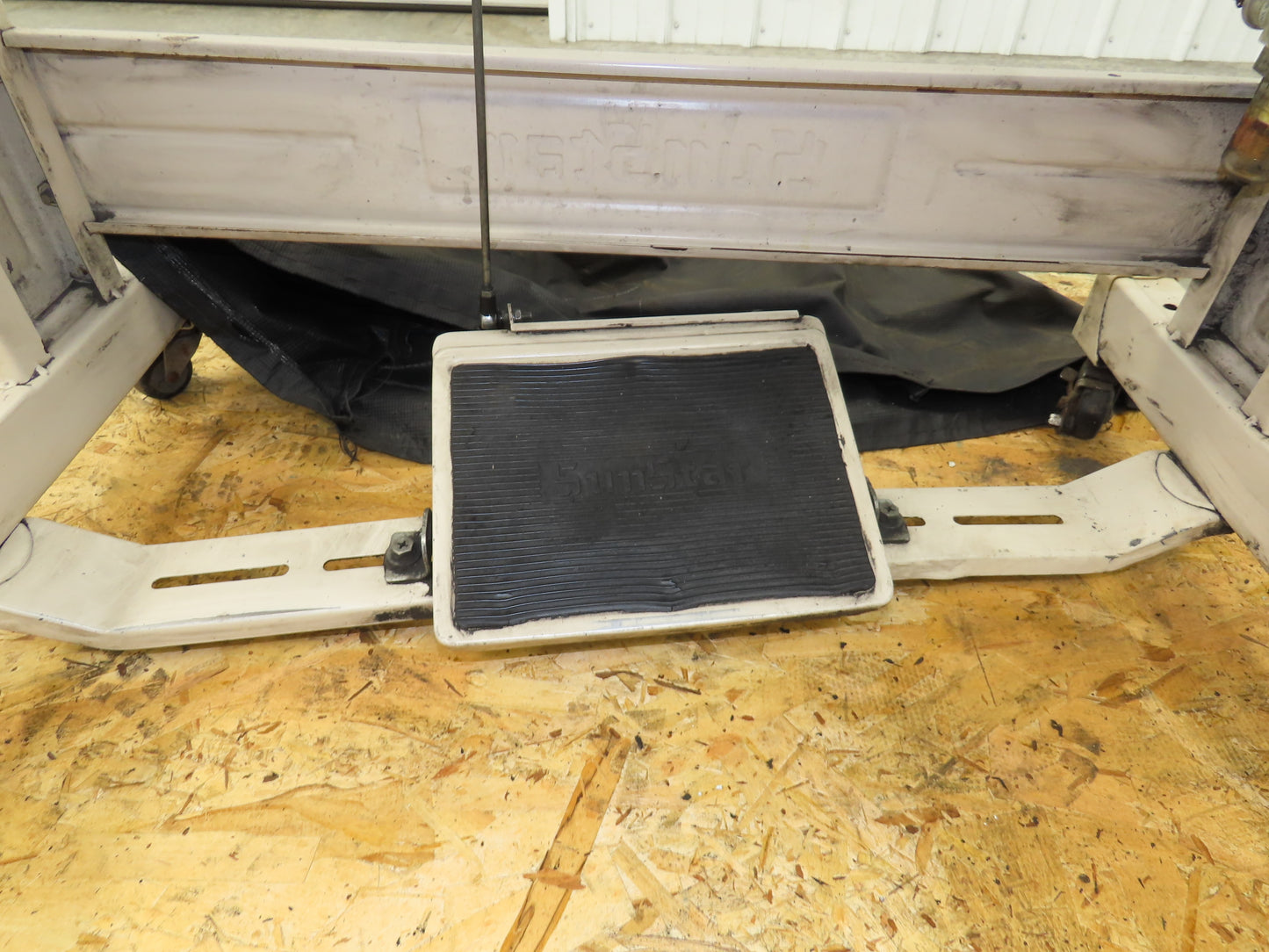 KM-1070BLX-7 Fortuna Industrial Sewing Embroidery Servo Machine 230VAC 1Ph *Read