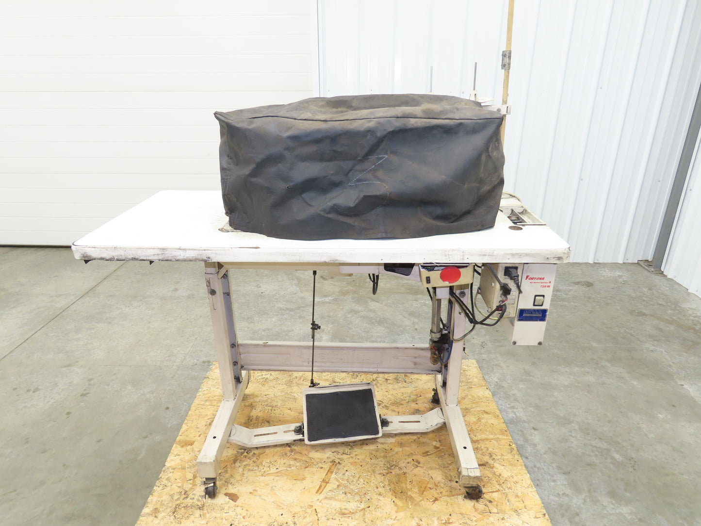 KM-1070BLX-7 Fortuna Industrial Sewing Embroidery Servo Machine 230VAC 1Ph *Read