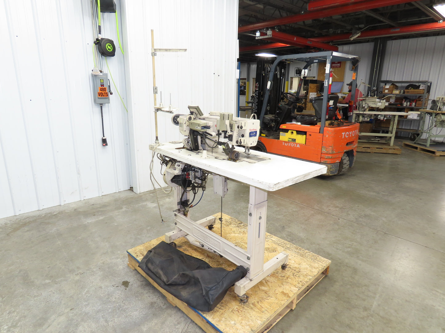 KM-1070BLX-7 Fortuna Industrial Sewing Embroidery Servo Machine 230VAC 1Ph *Read