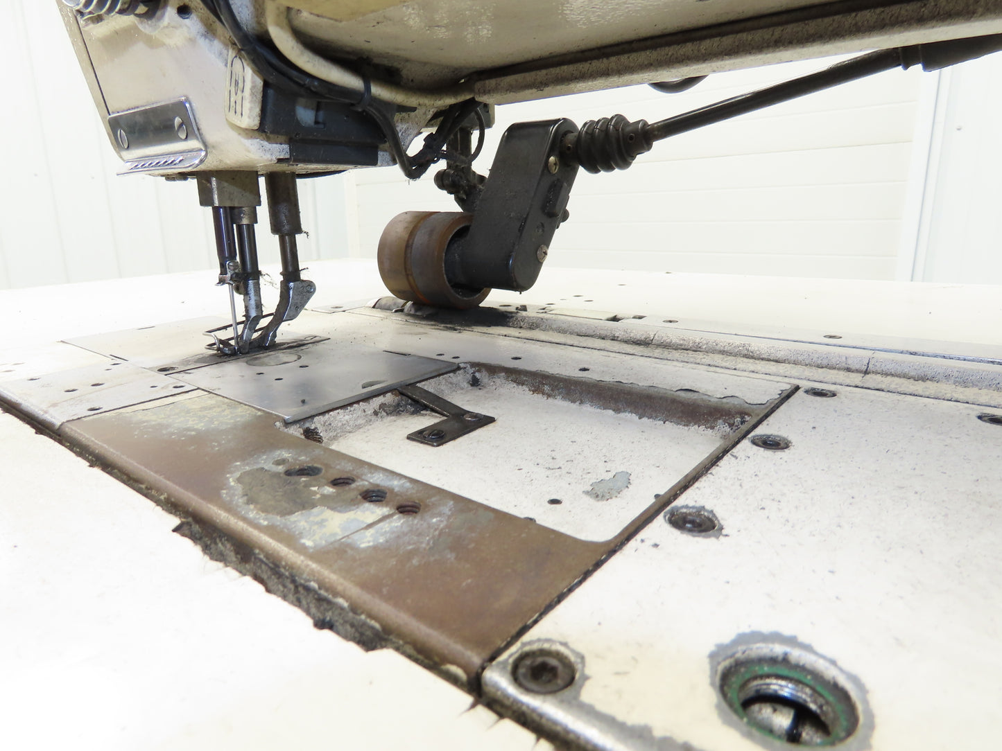 KM-1072BLX-7 Fortuna Industrial Sewing Embroidery Servo Machine 230VAC 1Ph *Read