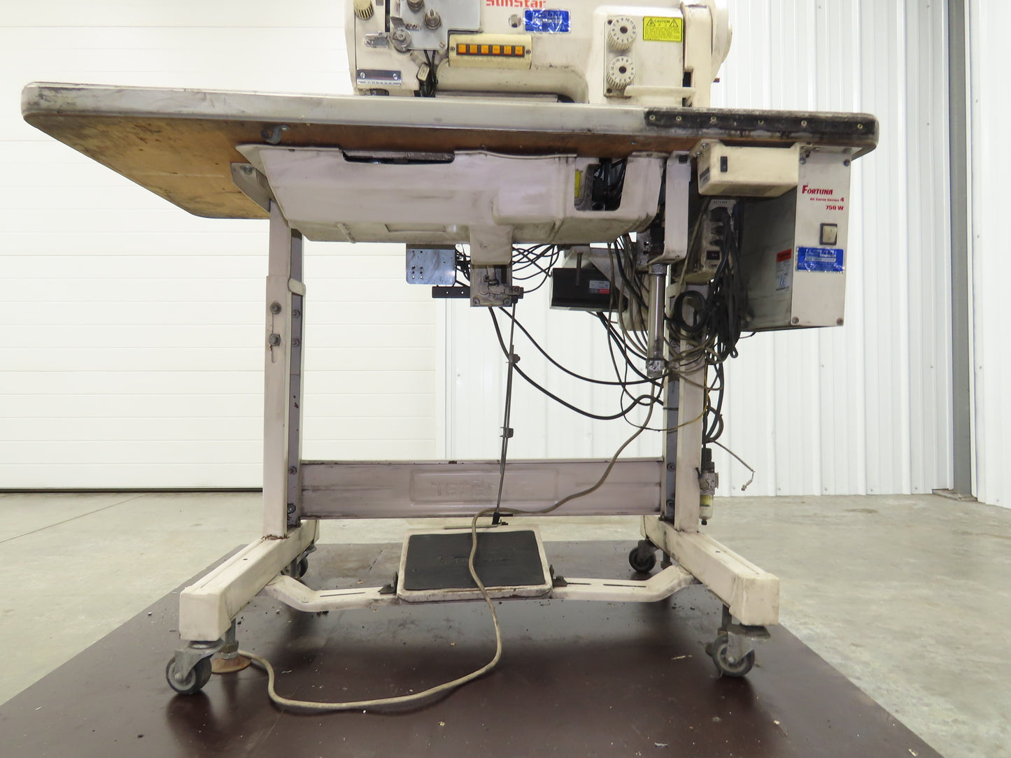 KM-1072BLX-7 Fortuna Industrial Sewing Embroidery Servo Machine 230VAC 1Ph *Read