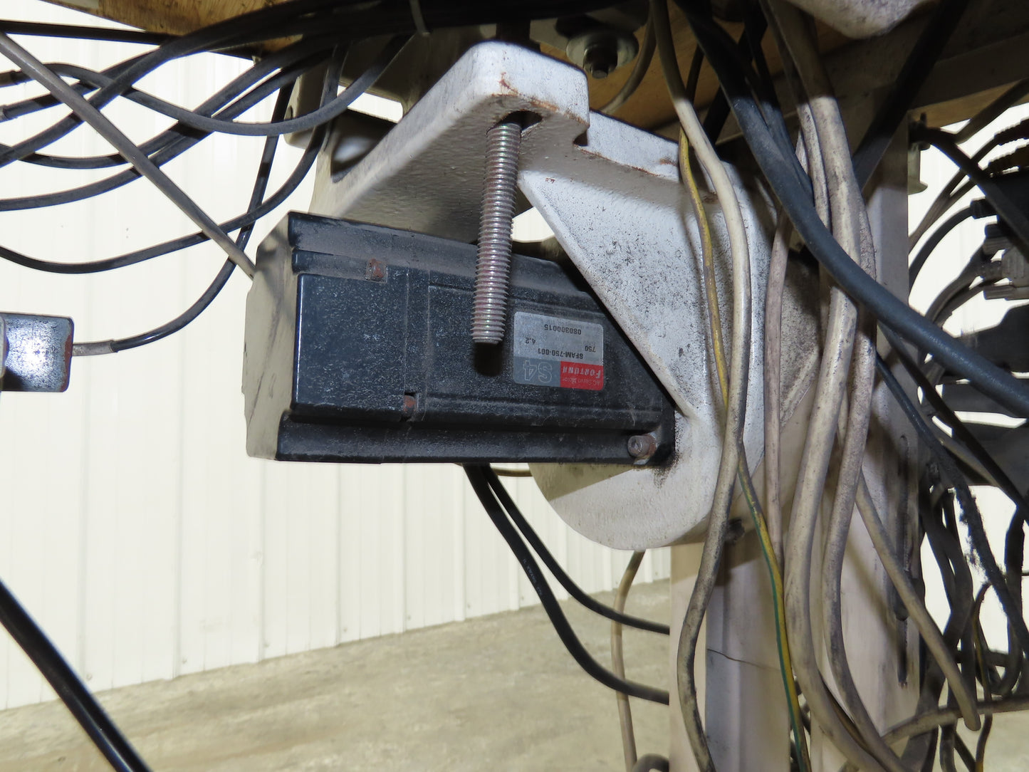 KM-1072BLX-7 Fortuna Industrial Sewing Embroidery Servo Machine 230VAC 1Ph *Read