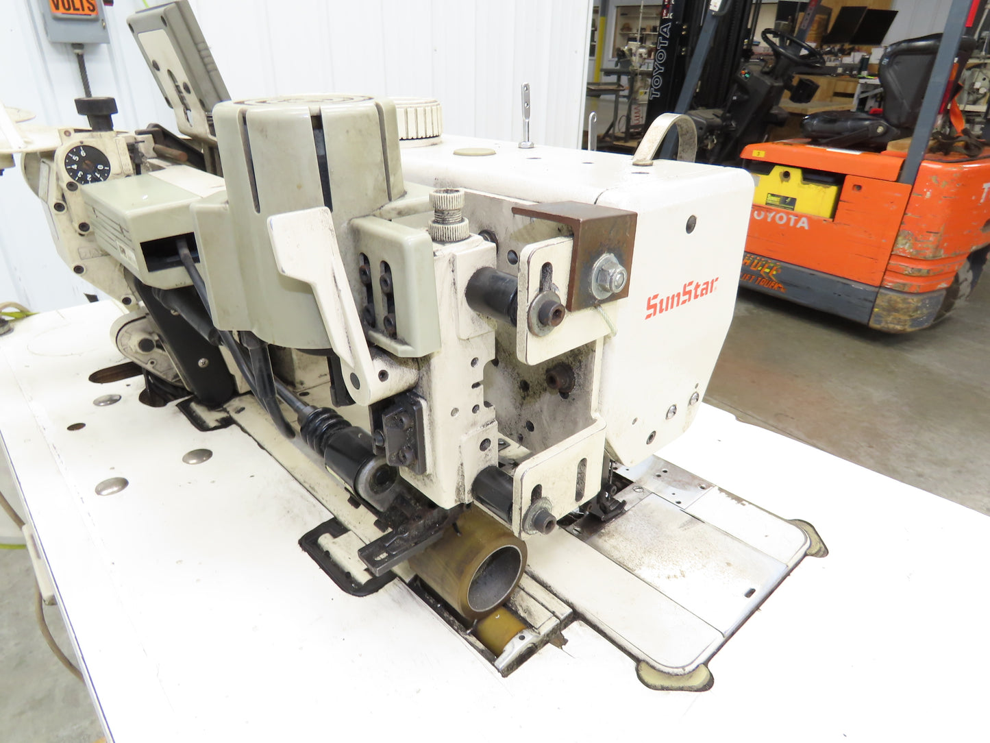 KM-1070BLX-7 Fortuna Industrial Sewing Embroidery Servo Machine 230VAC 1Ph *Read