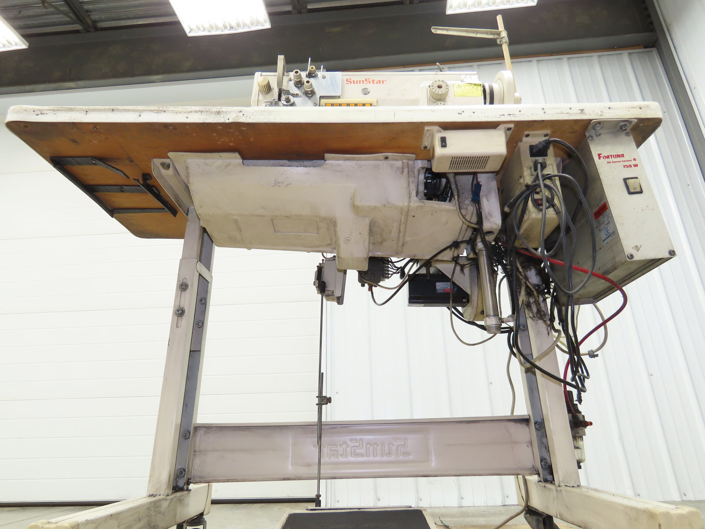 KM-1070BLX-7 Fortuna Industrial Sewing Embroidery Servo Machine 230VAC 1Ph *Read