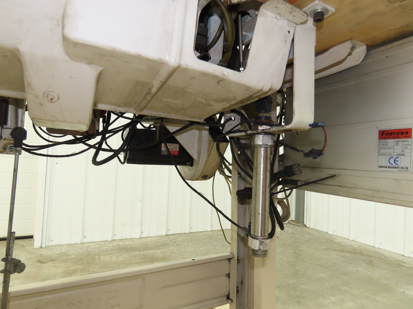 KM-1072BLX-7 Fortuna Industrial Sewing Embroidery Servo Machine 230VAC 1Ph *Read