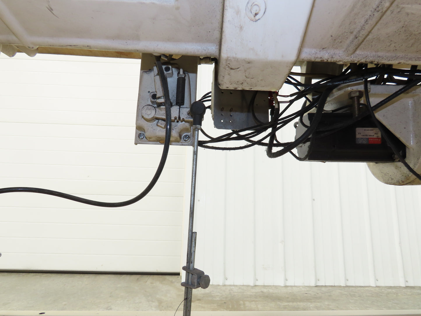 KM-1072BLX-7 Fortuna Industrial Sewing Embroidery Servo Machine 230VAC 1Ph *Read