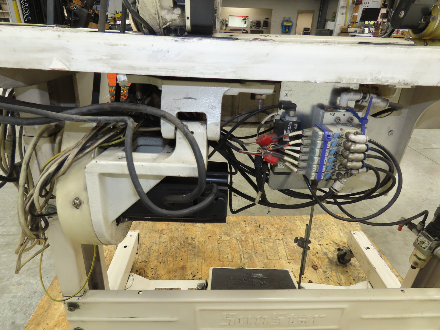 KM-1072BLX-7 Fortuna Industrial Sewing Embroidery Servo Machine 230VAC 1Ph *Read