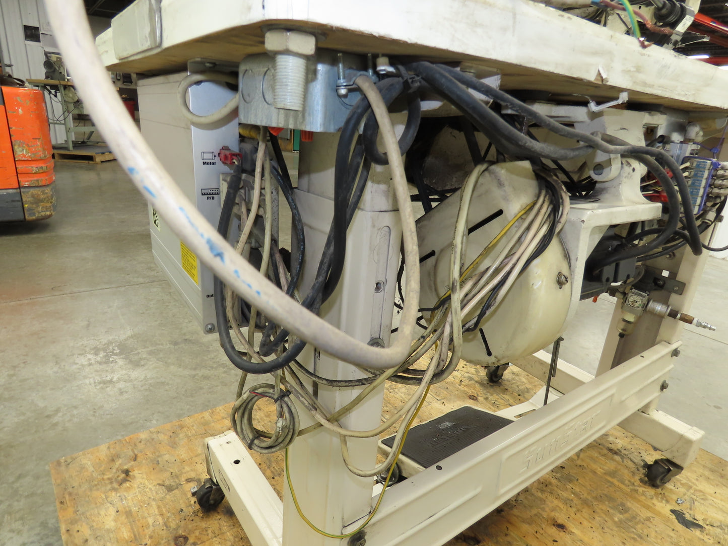 KM-1072BLX-7 Fortuna Industrial Sewing Embroidery Servo Machine 230VAC 1Ph *Read