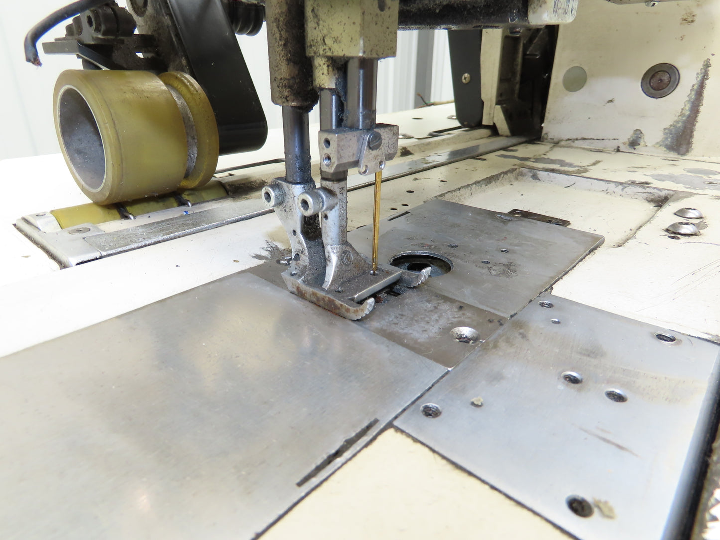 KM-1072BLX-7 Fortuna Industrial Sewing Embroidery Servo Machine 230VAC 1Ph *Read