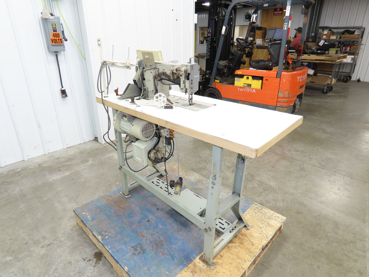 Highlead GC20618-1-D Industrial Sewing Walkling Foot Machine 	220-240V *Read