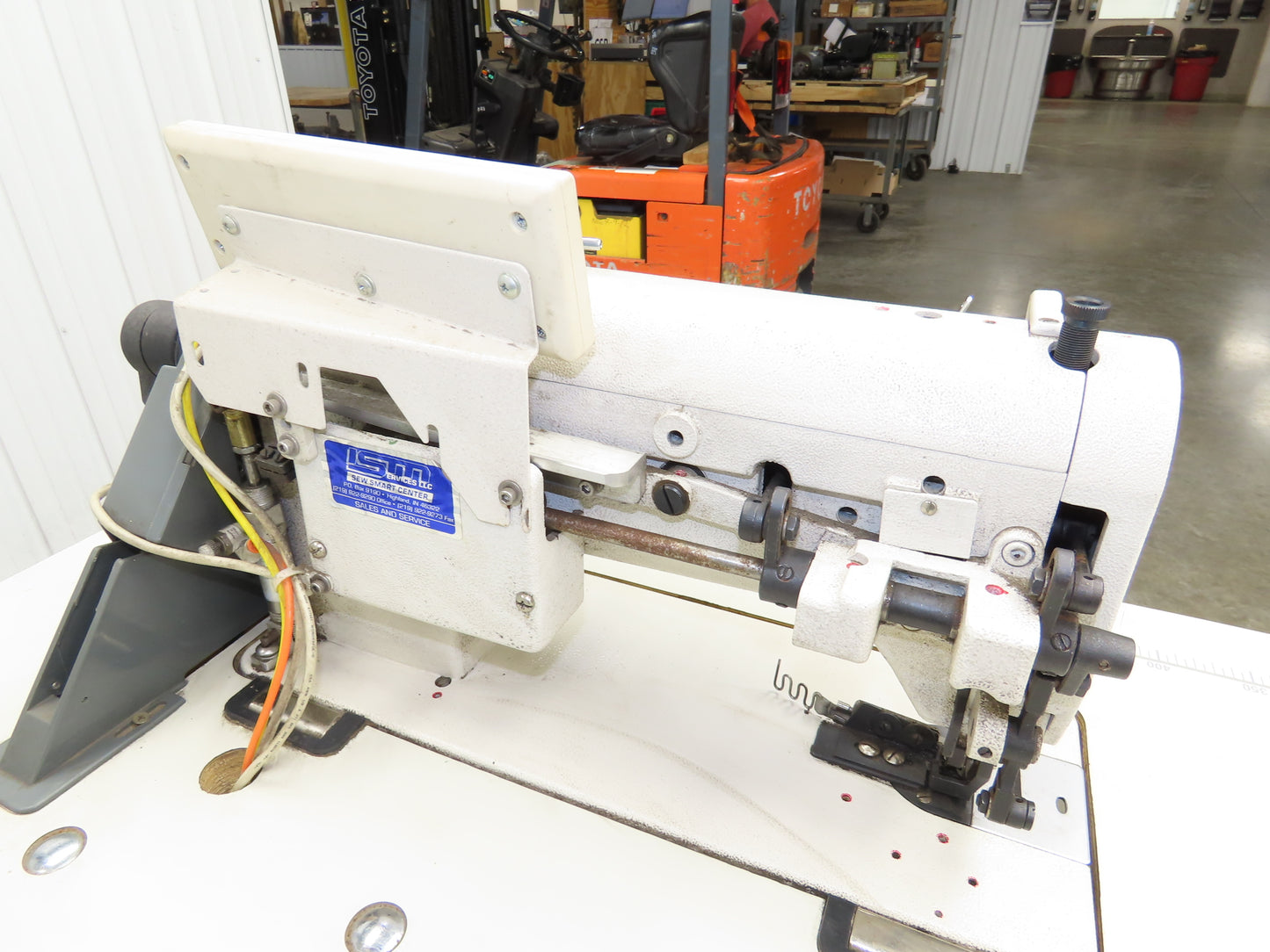 Consew 146RB-1A-1 Industrial Sewing Walkling Foot Machine 220VAC *Read