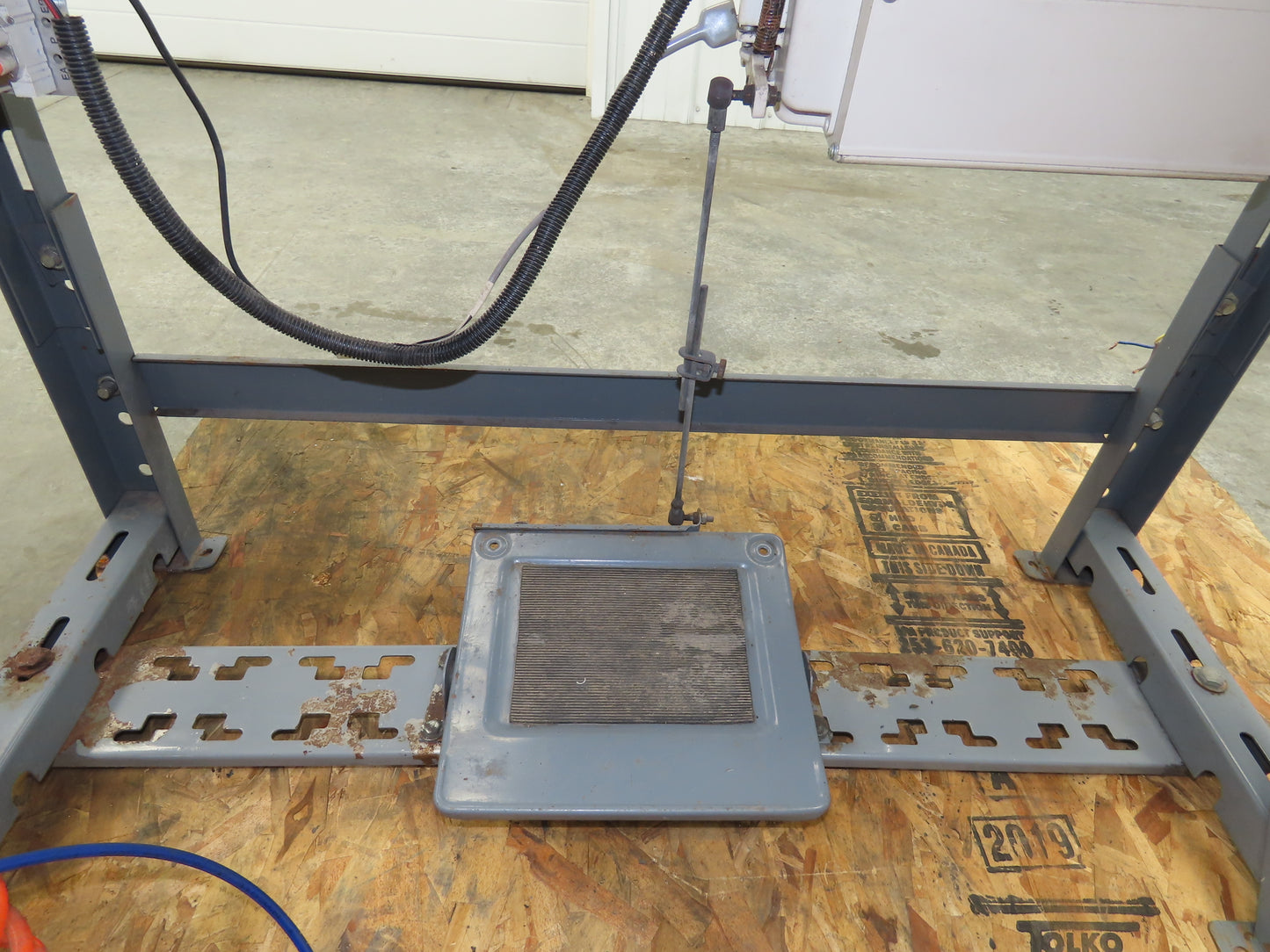 Consew 146RB-1A-1 Industrial Sewing Walkling Foot Machine 220VAC *Read