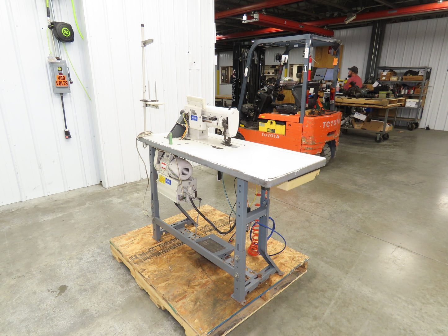 Consew 146RB-1A-1 Industrial Sewing Walkling Foot Machine 220VAC *Read