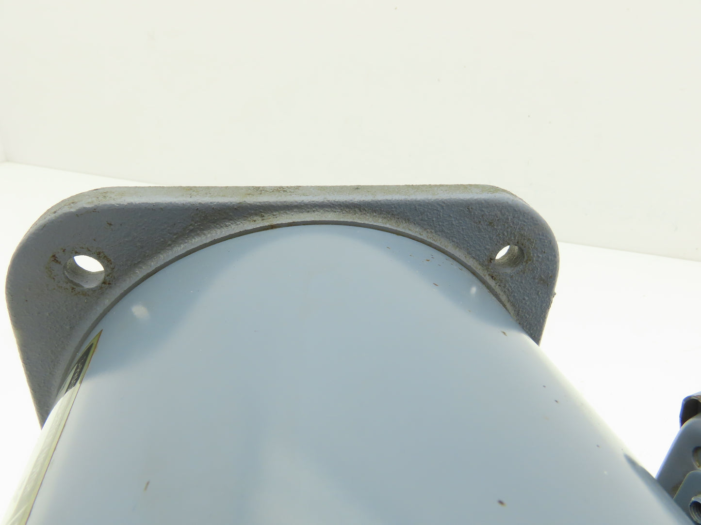 Yaskawa EELQ-5 Electric Motor .1kw 220V 550rpm 12 Pole 3 Phase Kia Turn 15