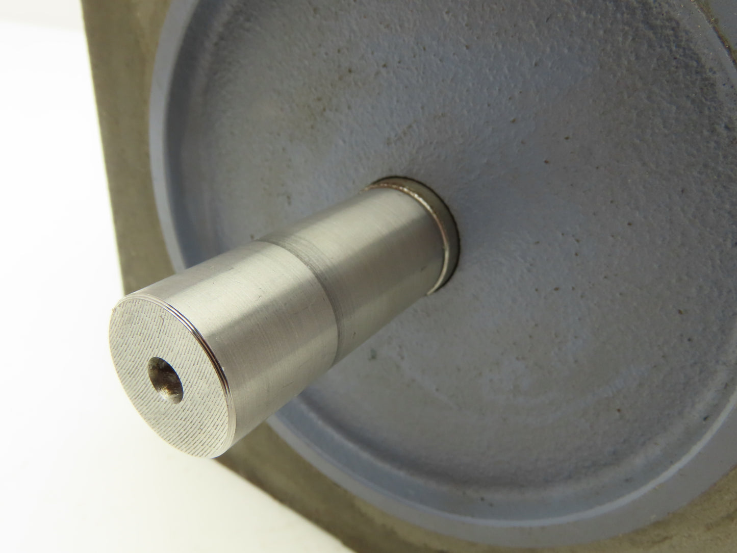 Yaskawa EELQ-5 Electric Motor .1kw 220V 550rpm 12 Pole 3 Phase Kia Turn 15