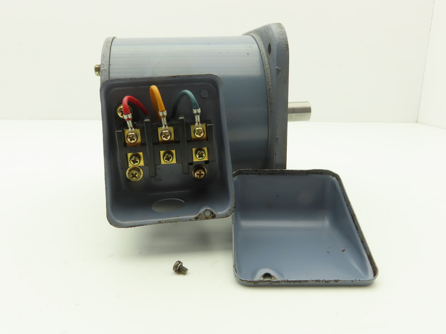 Yaskawa EELQ-5 Electric Motor .1kw 220V 550rpm 12 Pole 3 Phase Kia Turn 15