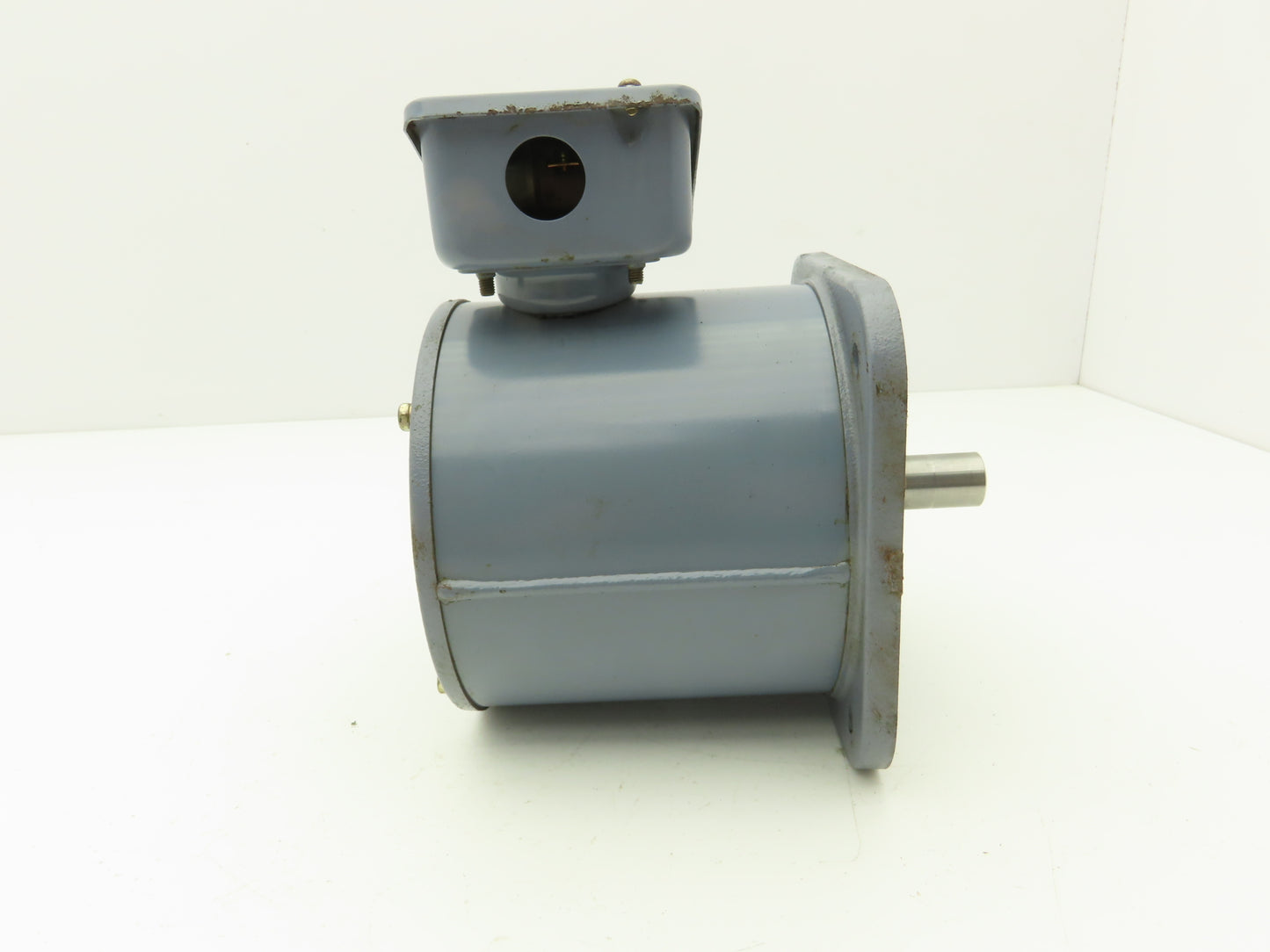 Yaskawa EELQ-5 Electric Motor .1kw 220V 550rpm 12 Pole 3 Phase Kia Turn 15