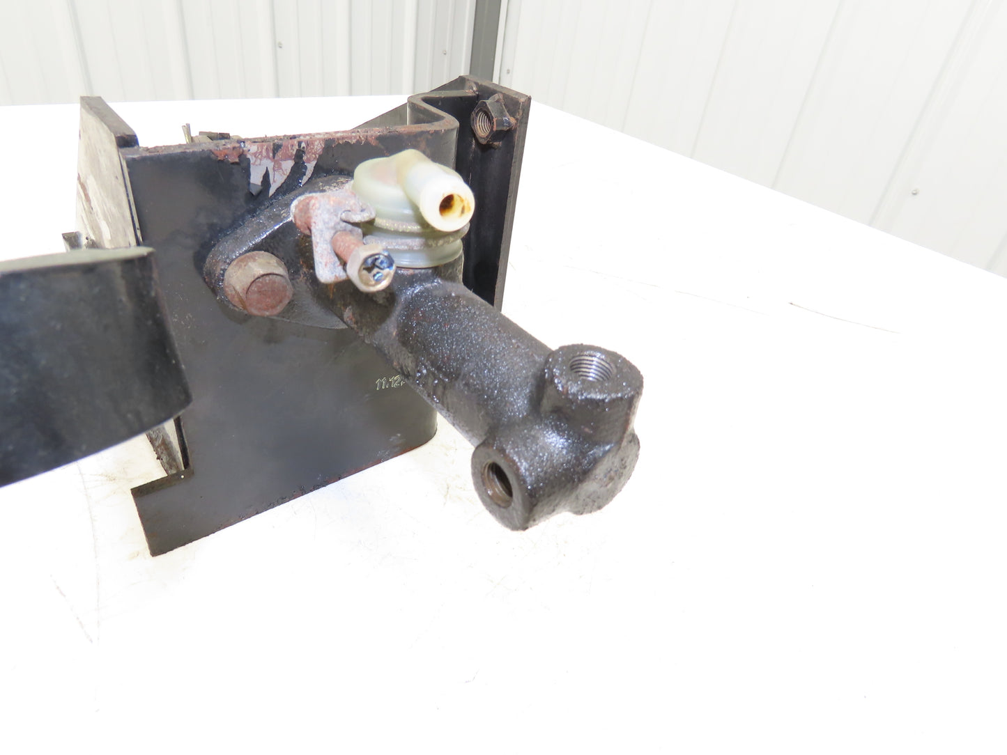 Caterpillar EP18KT Forklift Hydraulic Brake Pedal Master Cylinder Assembly