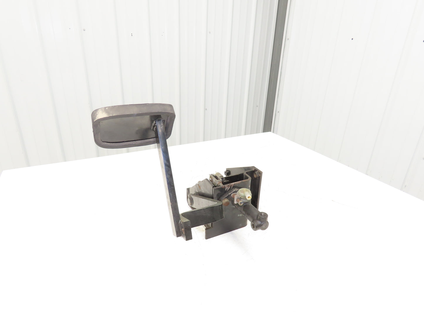 Caterpillar EP18KT Forklift Hydraulic Brake Pedal Master Cylinder Assembly